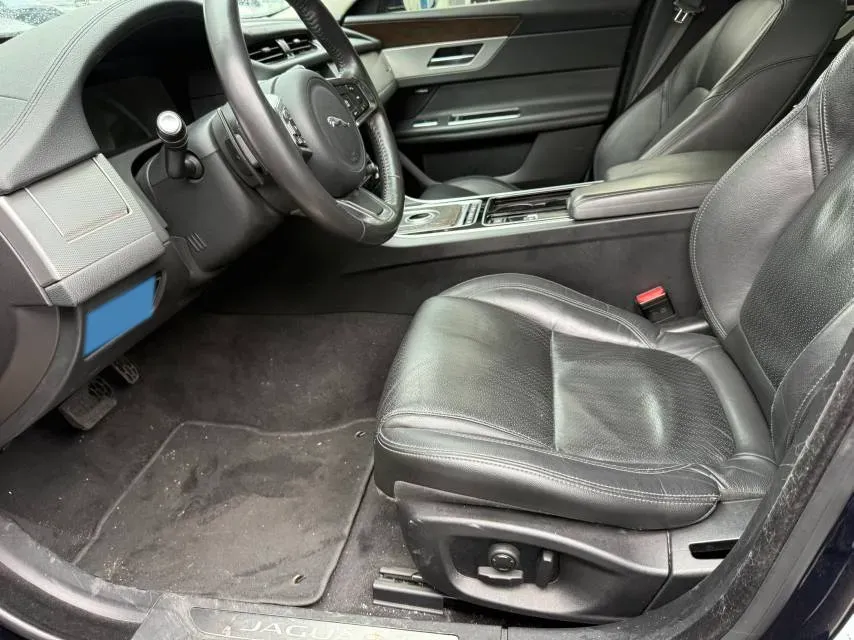 2020 Jaguar XFL 2.0T 250HP L4 8AT,autocango,china used car exporter,china ev exporter,chinese used car exporter,chinese used ev exporter