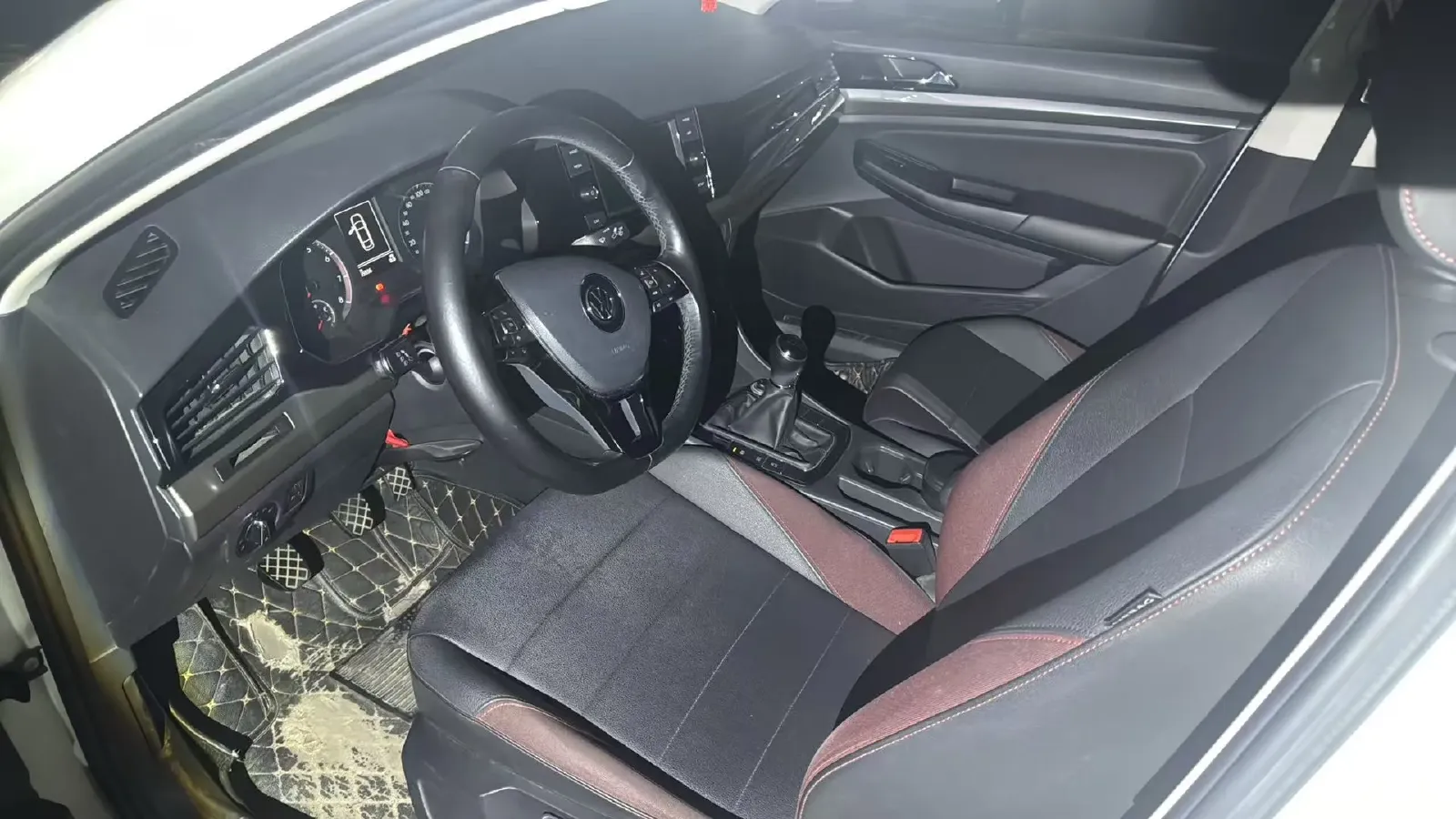 2019 Dongfeng RuiQi 6 2.4L 158HP L4 5MT,autocango,china used car exporter,china ev exporter,chinese used car exporter,chinese used ev exporter