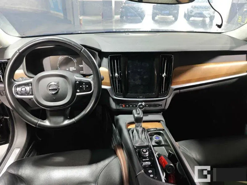 2020 Volvo S90 2.0T 254HP L4 8AT,autocango,china used car exporter,china ev exporter,chinese used car exporter,chinese used ev exporter