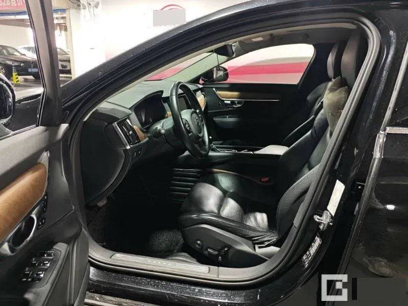 2020 Volvo S90 2.0T 254HP L4 8AT,autocango,china used car exporter,china ev exporter,chinese used car exporter,chinese used ev exporter
