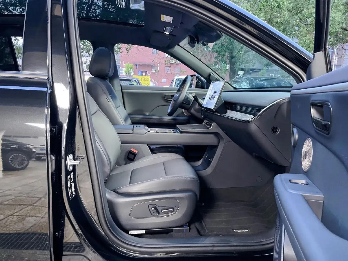 2025 Toyota BZ3X BEV 67.92KWH,autocango,china used car exporter,china ev exporter,chinese used car exporter,chinese used ev exporter