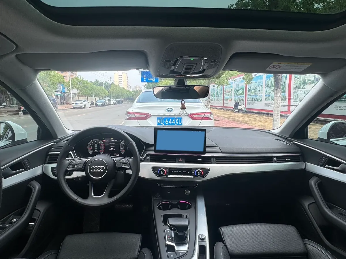 2022 Audi A4L 2.0T 190HP L4 7DCT,autocango,china used car exporter,china ev exporter,chinese used car exporter,chinese used ev exporter