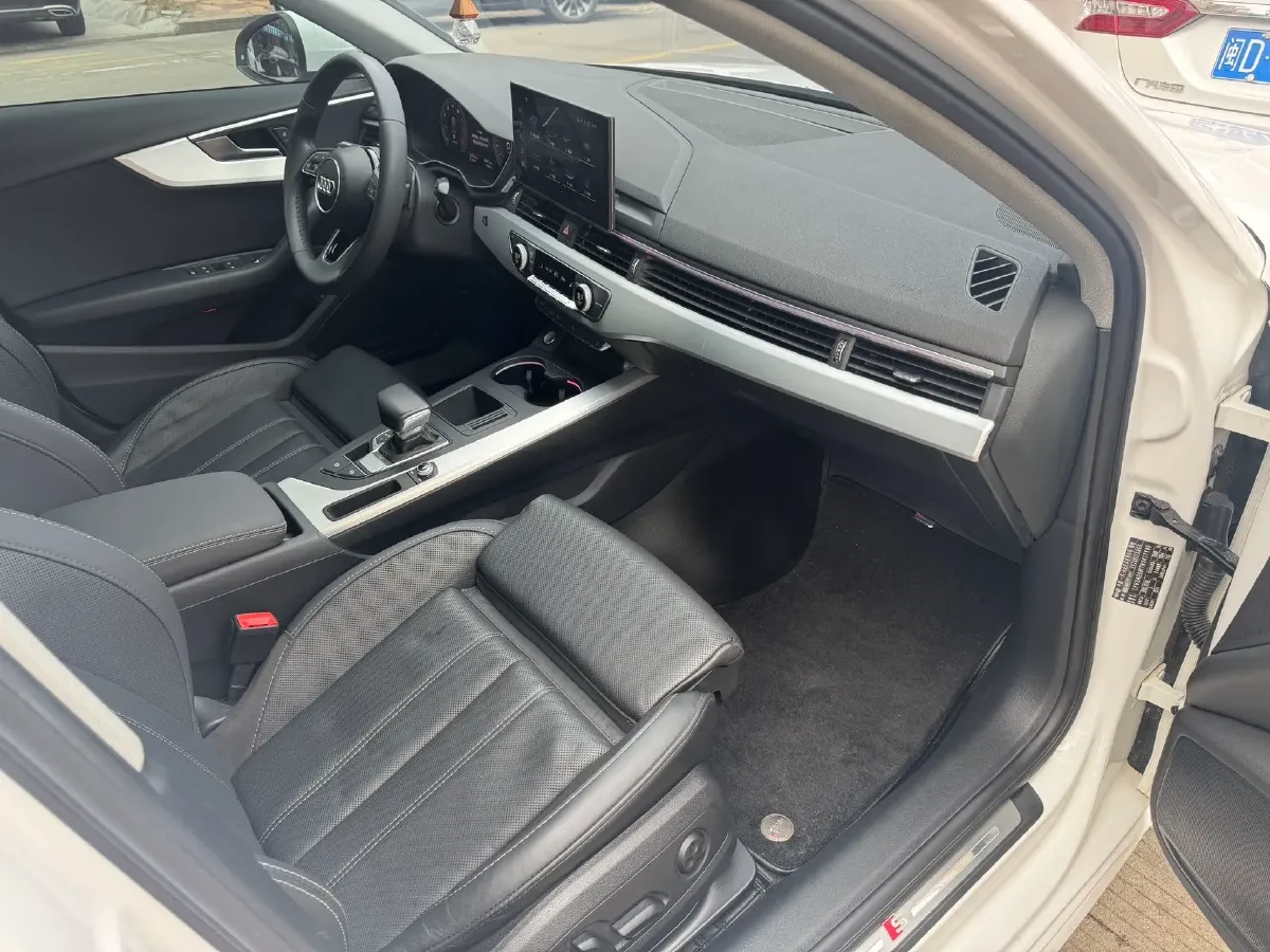 2022 Audi A4L 2.0T 190HP L4 7DCT,autocango,china used car exporter,china ev exporter,chinese used car exporter,chinese used ev exporter