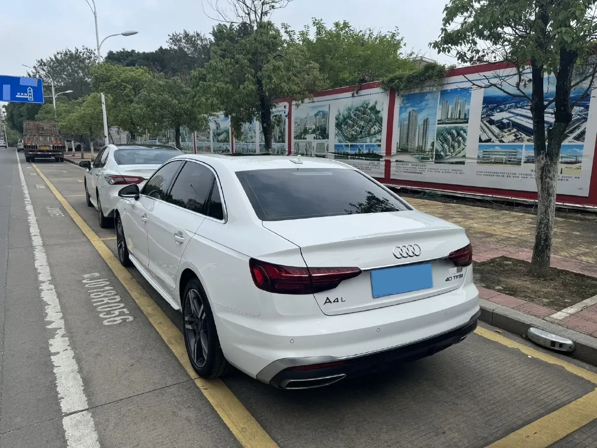 2022 Audi A4L 2.0T 190HP L4 7DCT,autocango,china used car exporter,china ev exporter,chinese used car exporter,chinese used ev exporter