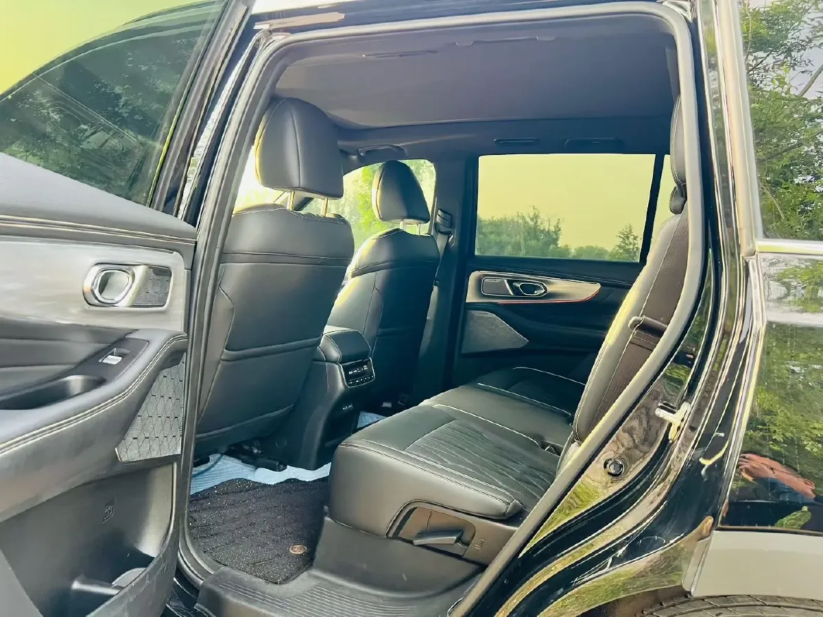 2022 GAC Trumpchi GS8 2.0T 252HP L4 8AT,autocango,china used car exporter,china ev exporter,chinese used car exporter,chinese used ev exporter