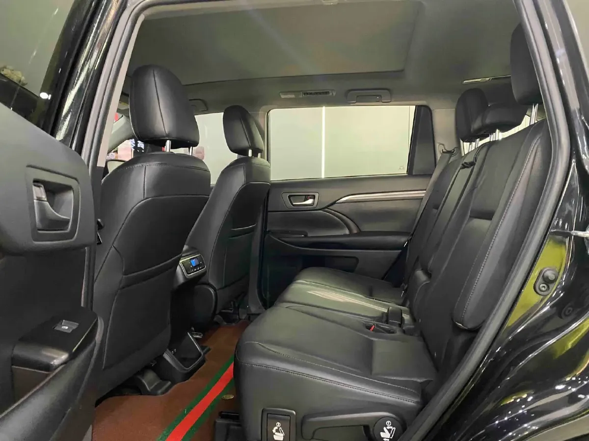 2021 Toyota Highlander 2.0T 220HP L4 6AT,autocango,china used car exporter,china ev exporter,chinese used car exporter,chinese used ev exporter