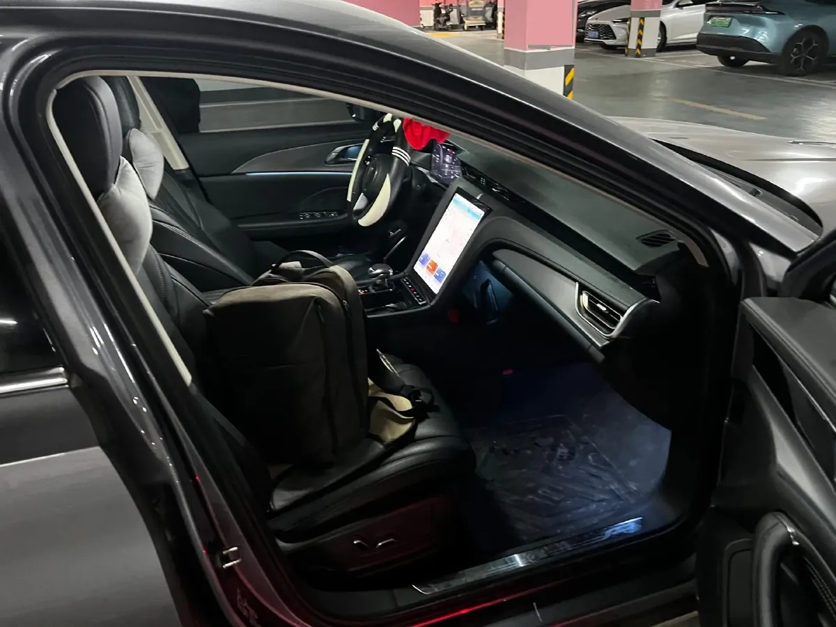 2023 HongQi H5 2.0T 224HP L4 8AT,autocango,china used car exporter,china ev exporter,chinese used car exporter,chinese used ev exporter