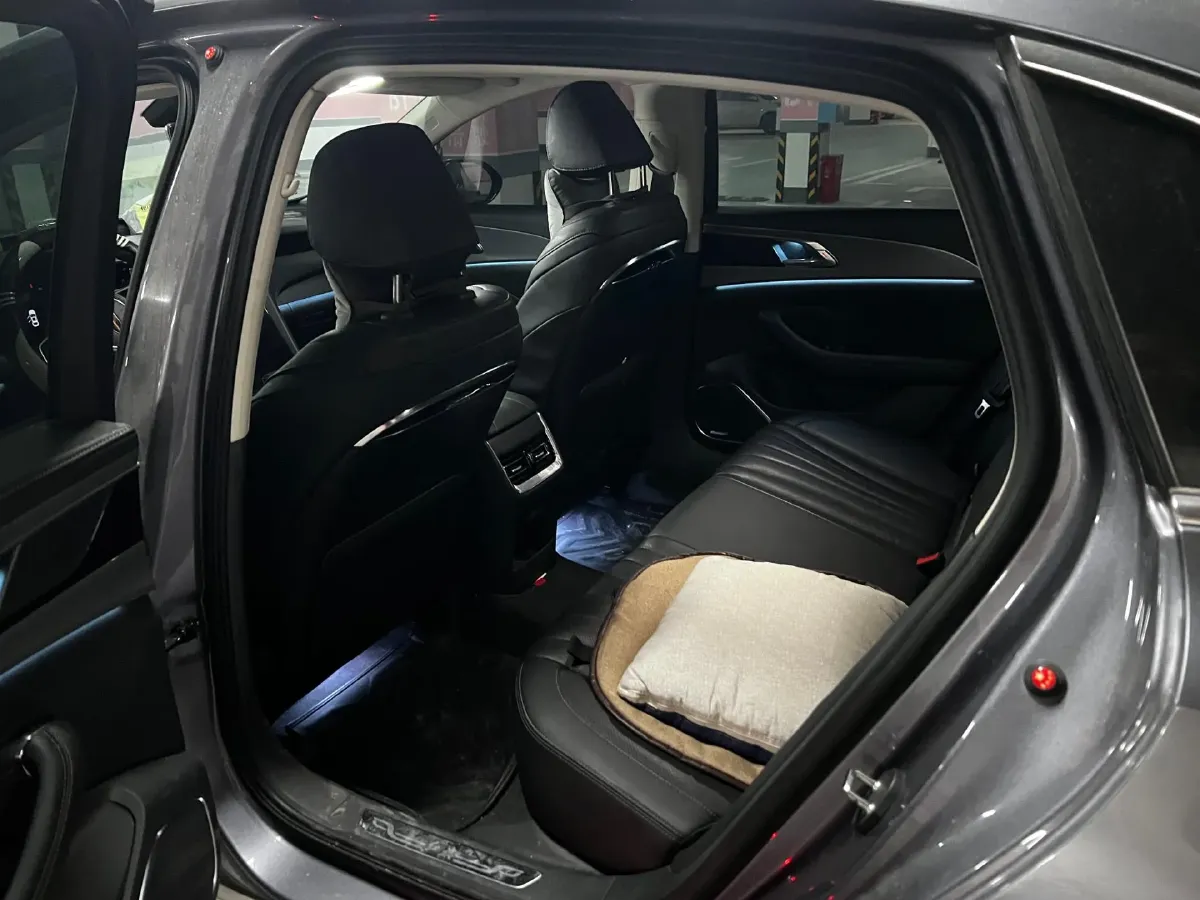 2023 HongQi H5 2.0T 224HP L4 8AT,autocango,china used car exporter,china ev exporter,chinese used car exporter,chinese used ev exporter