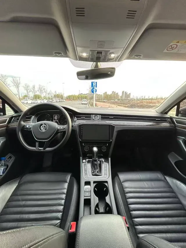 2018 Volkswagen Magotan 1.8T 180HP L4 7DCT,autocango,china used car exporter,china ev exporter,chinese used car exporter,chinese used ev exporter