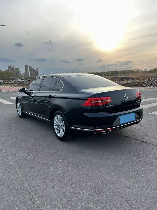 2018 Volkswagen Magotan 1.8T 180HP L4 7DCT,autocango,china used car exporter,china ev exporter,chinese used car exporter,chinese used ev exporter