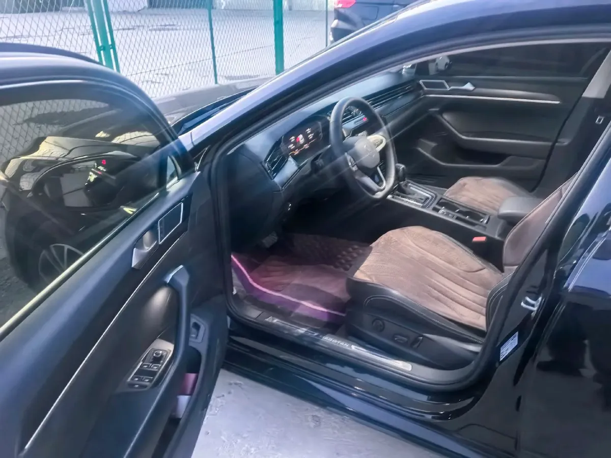 2020 Volkswagen Magotan 2.0T 186HP L4 7DCT,autocango,china used car exporter,china ev exporter,chinese used car exporter,chinese used ev exporter