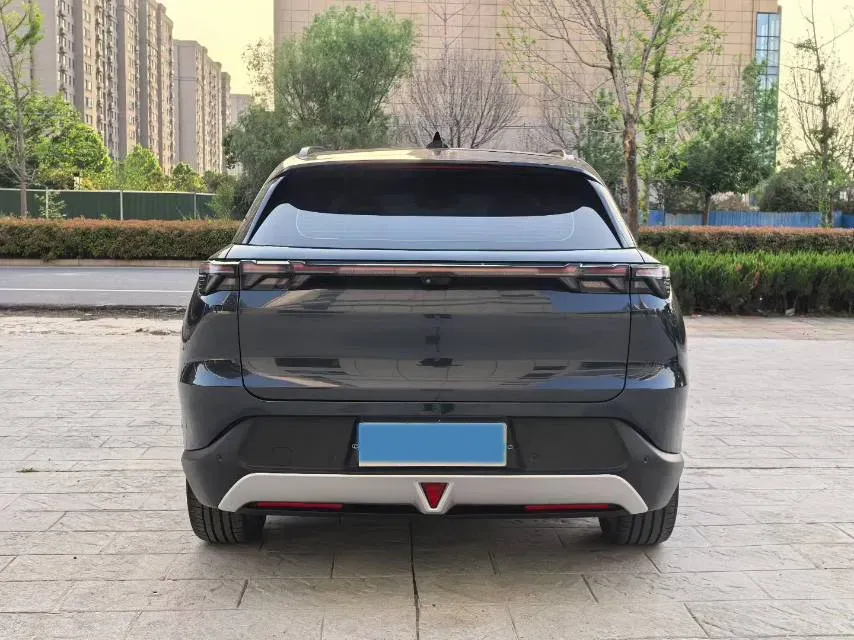 2024 HongQi H5 2.0T 224HP L4 8AT,autocango,china used car exporter,china ev exporter,chinese used car exporter,chinese used ev exporter