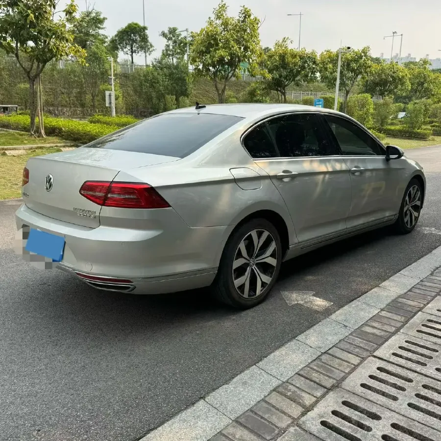 2019 Volkswagen Magotan 2.0T 186HP L4 7DCT,autocango,china used car exporter,china ev exporter,chinese used car exporter,chinese used ev exporter