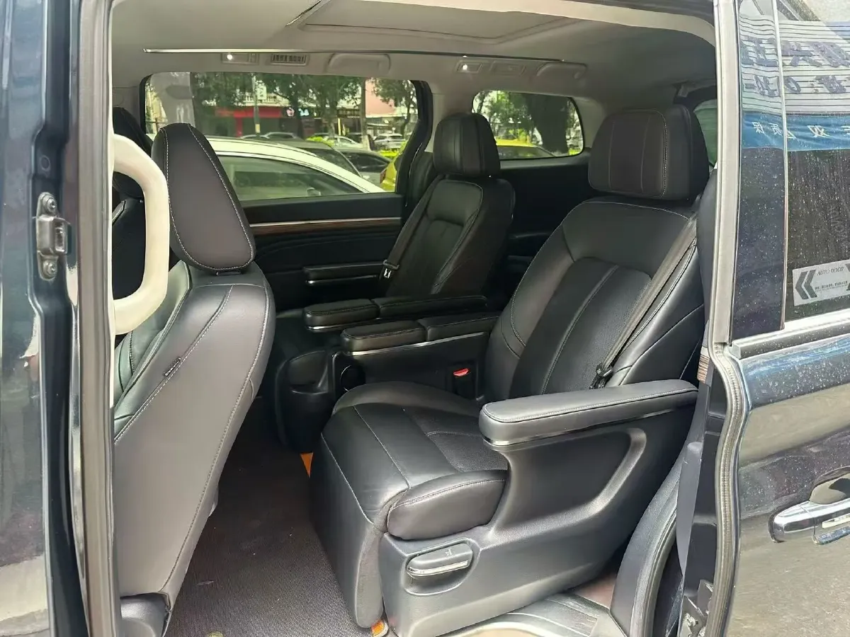 2021 GAC Trumpchi M8 2.0T 252HP L4 8AT,autocango,china used car exporter,china ev exporter,chinese used car exporter,chinese used ev exporter