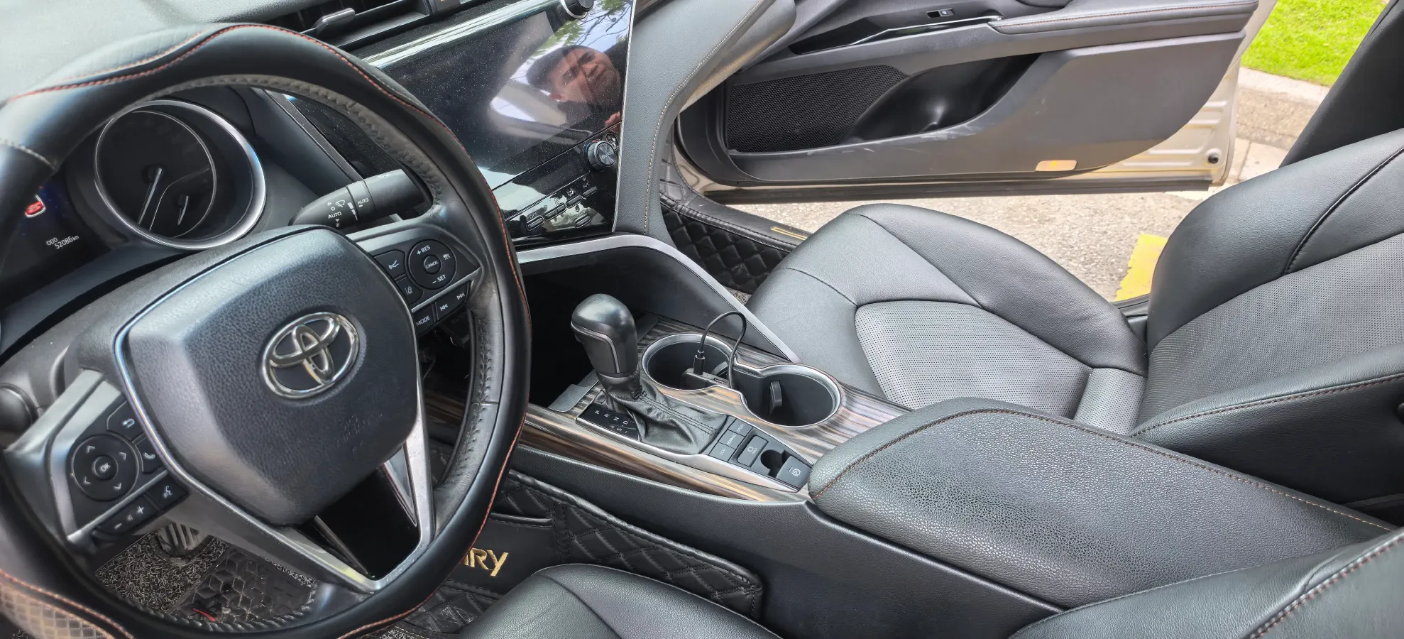 2019 Toyota Camry 2.5L 209HP L4 8AT,autocango,china used car exporter,china ev exporter,chinese used car exporter,chinese used ev exporter