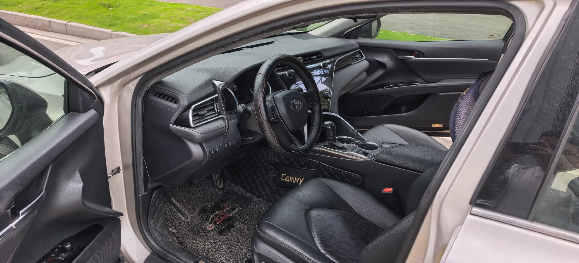 2019 Toyota Camry 2.5L 209HP L4 8AT,autocango,china used car exporter,china ev exporter,chinese used car exporter,chinese used ev exporter