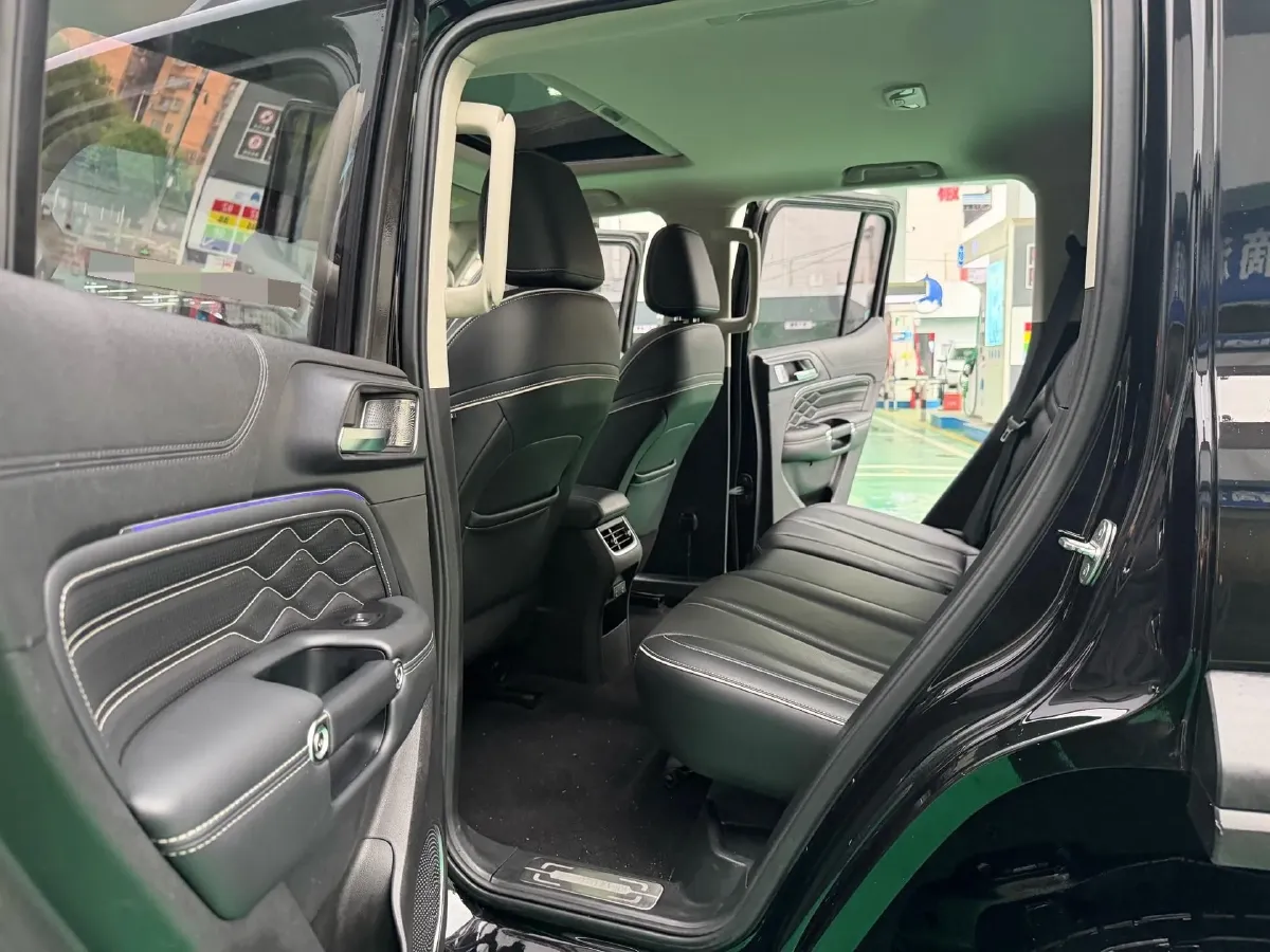 2021 Tank 300 2.0T 227HP L4 8AT,autocango,china used car exporter,china ev exporter,chinese used car exporter,chinese used ev exporter