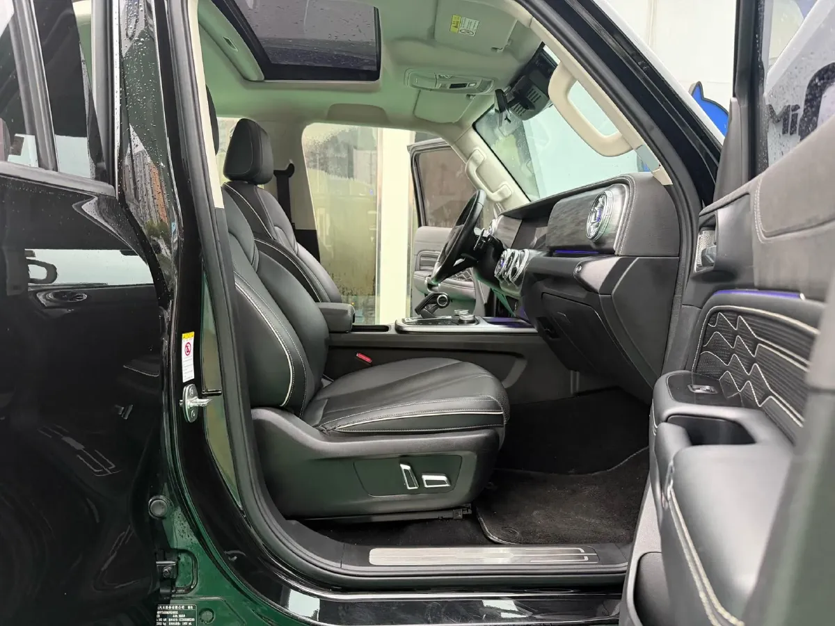 2021 Tank 300 2.0T 227HP L4 8AT,autocango,china used car exporter,china ev exporter,chinese used car exporter,chinese used ev exporter