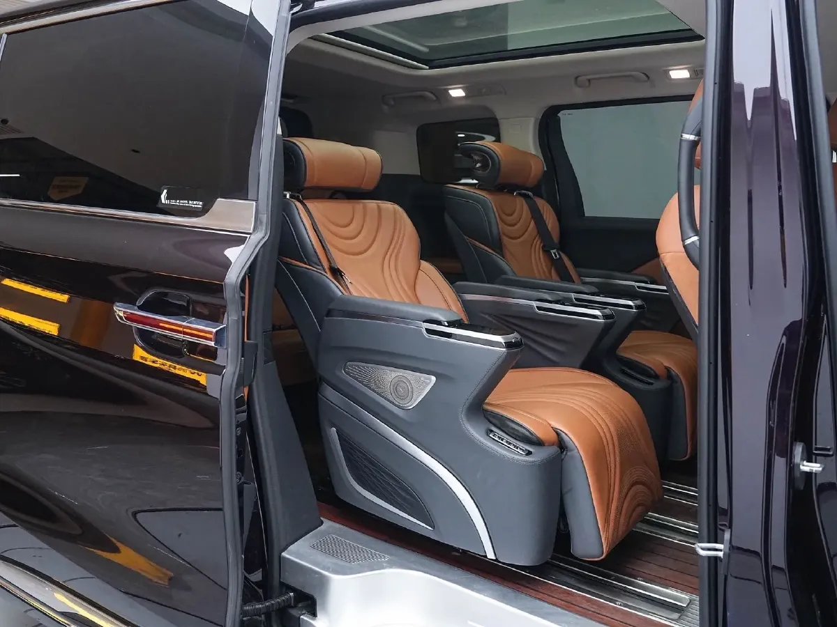 2023 HongQi HQ9 2.0T 252HP L4 8AT,autocango,china used car exporter,china ev exporter,chinese used car exporter,chinese used ev exporter