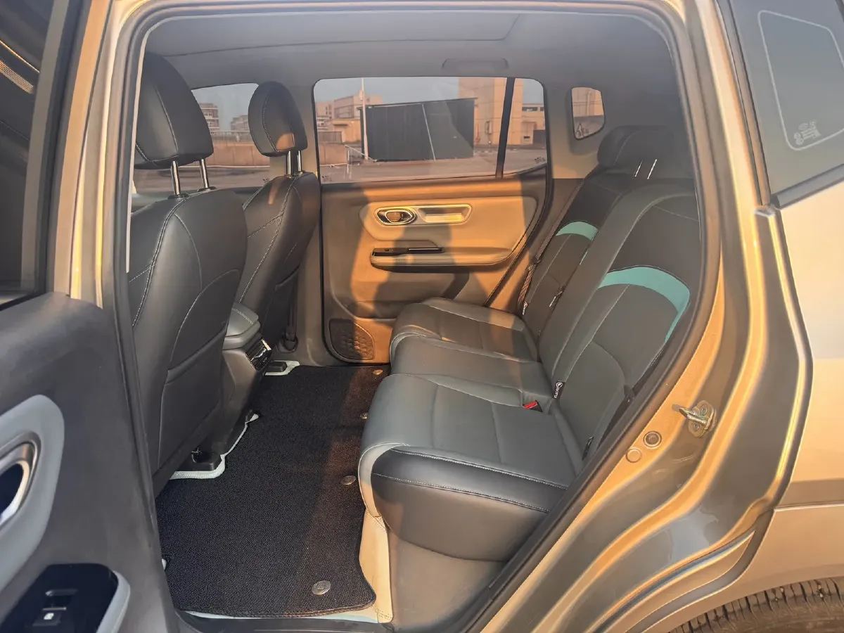 2024 Leapmotor C11 1.5L 95HP L4 REEV 43.74KWH,autocango,china used car exporter,china ev exporter,chinese used car exporter,chinese used ev exporter