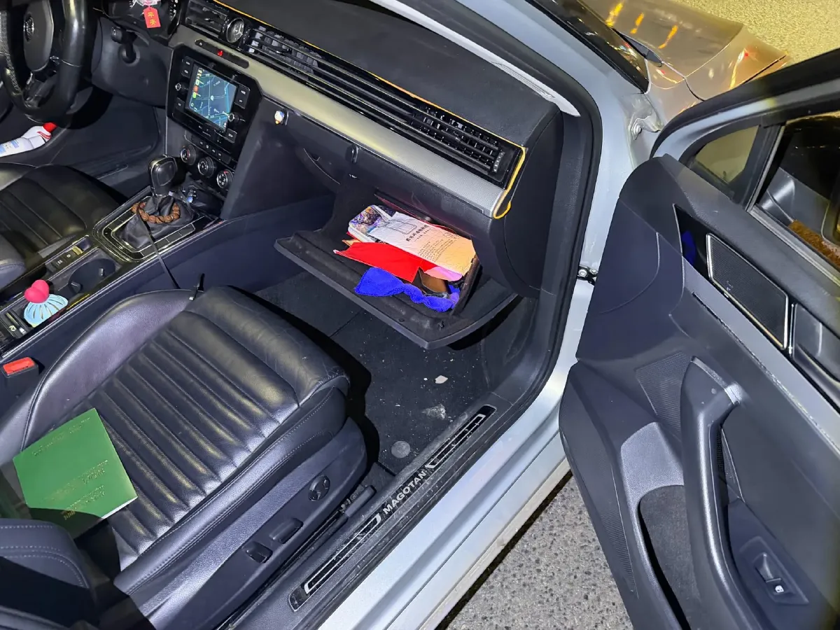 2018 Volkswagen Magotan 1.8T 180HP L4 7DCT,autocango,china used car exporter,china ev exporter,chinese used car exporter,chinese used ev exporter