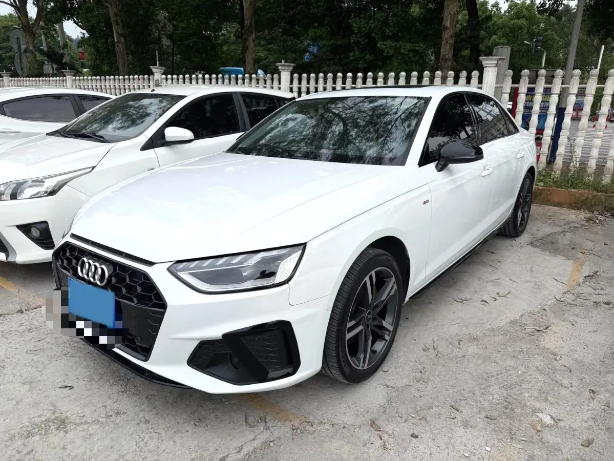 2022 Audi A4L 2.0T 190HP L4 7DCT,autocango,china used car exporter,china ev exporter,chinese used car exporter,chinese used ev exporter