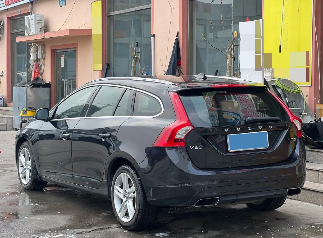 2014 Volvo V60 2.0T 214HP L5 6AT,autocango,china used car exporter,china ev exporter,chinese used car exporter,chinese used ev exporter