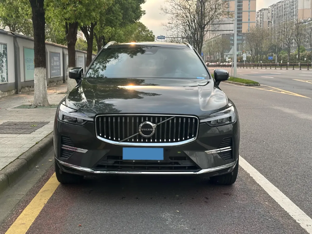 2022 Volvo XC60 2.0T 250HP L4 8AT,autocango,china used car exporter,china ev exporter,chinese used car exporter,chinese used ev exporter