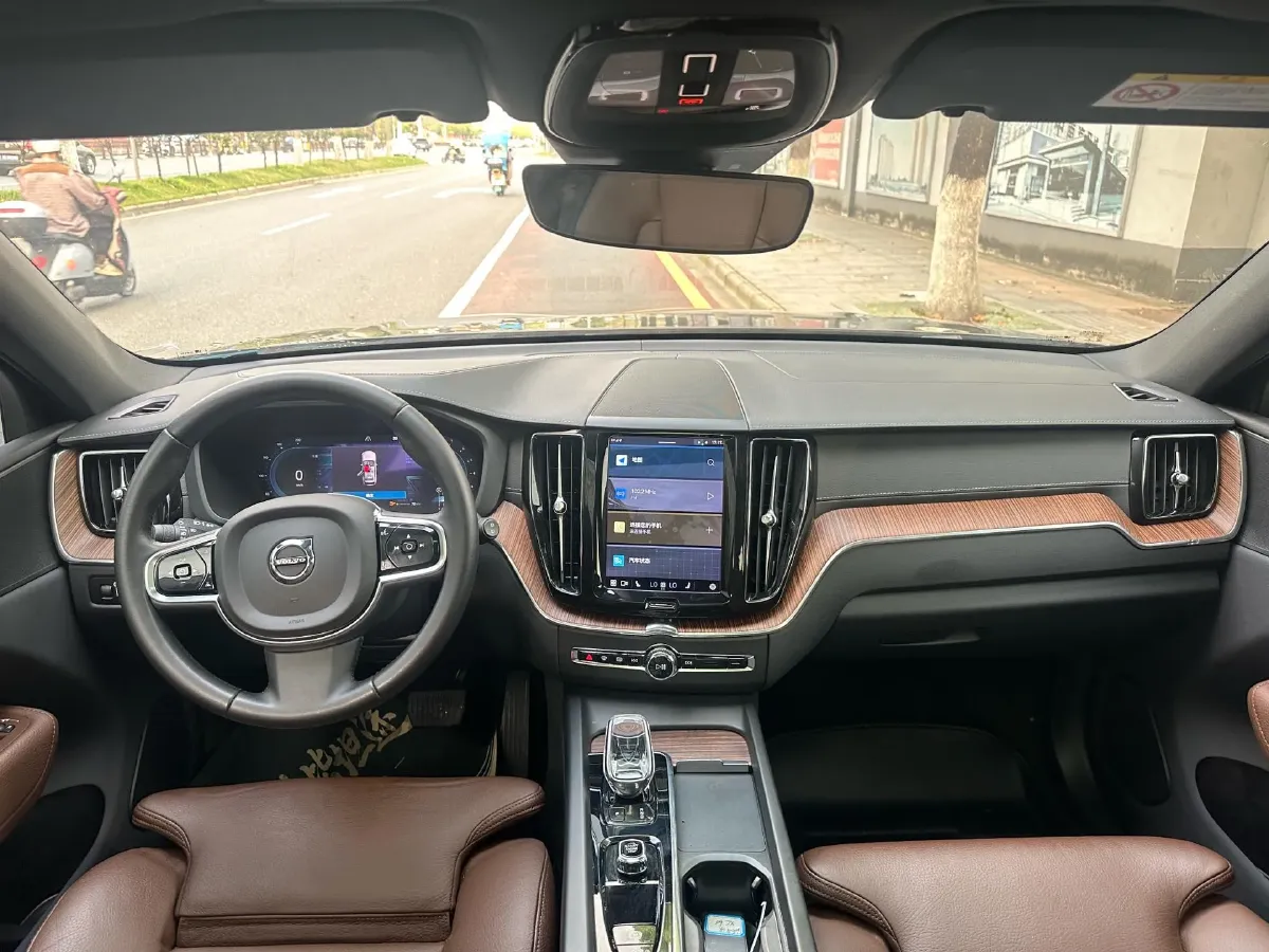 2022 Volvo XC60 2.0T 250HP L4 8AT,autocango,china used car exporter,china ev exporter,chinese used car exporter,chinese used ev exporter