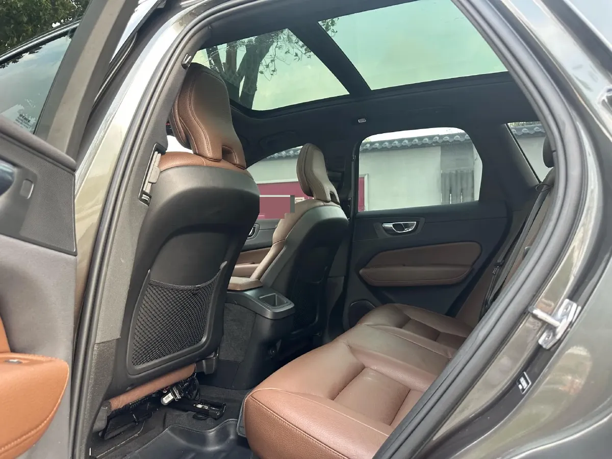 2022 Volvo XC60 2.0T 250HP L4 8AT,autocango,china used car exporter,china ev exporter,chinese used car exporter,chinese used ev exporter