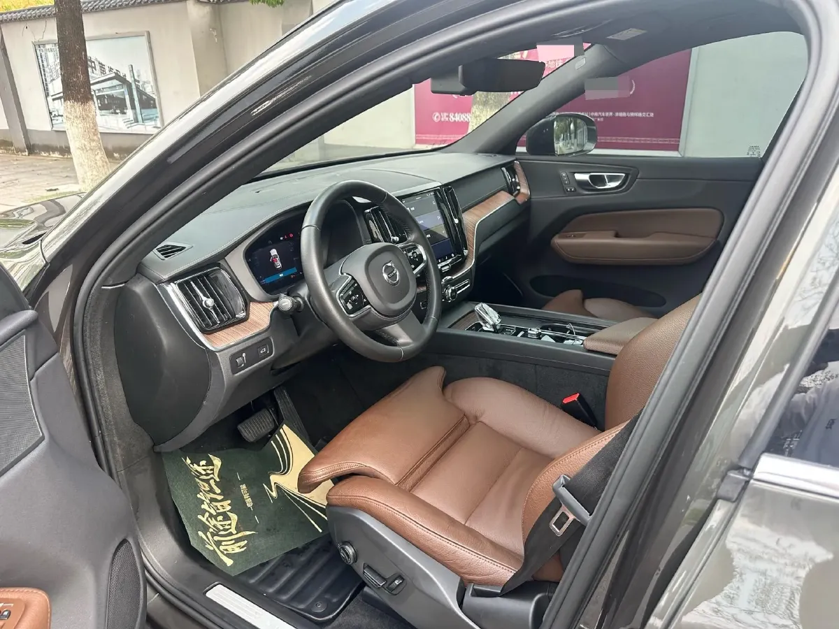 2022 Volvo XC60 2.0T 250HP L4 8AT,autocango,china used car exporter,china ev exporter,chinese used car exporter,chinese used ev exporter