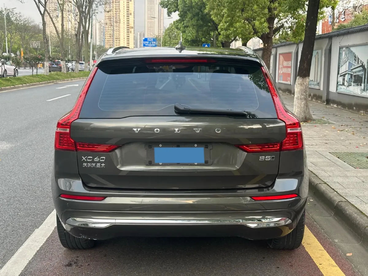 2022 Volvo XC60 2.0T 250HP L4 8AT,autocango,china used car exporter,china ev exporter,chinese used car exporter,chinese used ev exporter