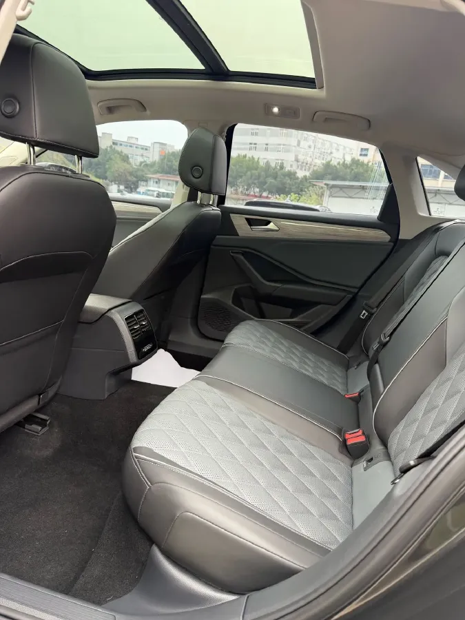 2025 Volkswagen Sagitar 1.5T 160HP L4 7DCT,autocango,china used car exporter,china ev exporter,chinese used car exporter,chinese used ev exporter