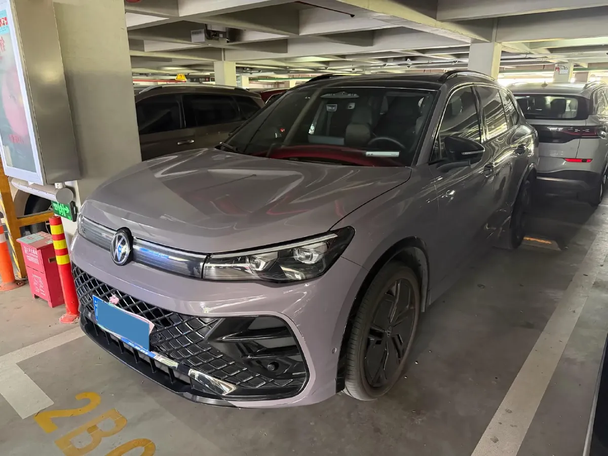 2024 Volkswagen Tiguan L 2.0T 220HP L4 7DCT,autocango,china used car exporter,china ev exporter,chinese used car exporter,chinese used ev exporter