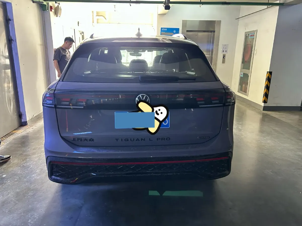 2024 Volkswagen Tiguan L 2.0T 220HP L4 7DCT,autocango,china used car exporter,china ev exporter,chinese used car exporter,chinese used ev exporter