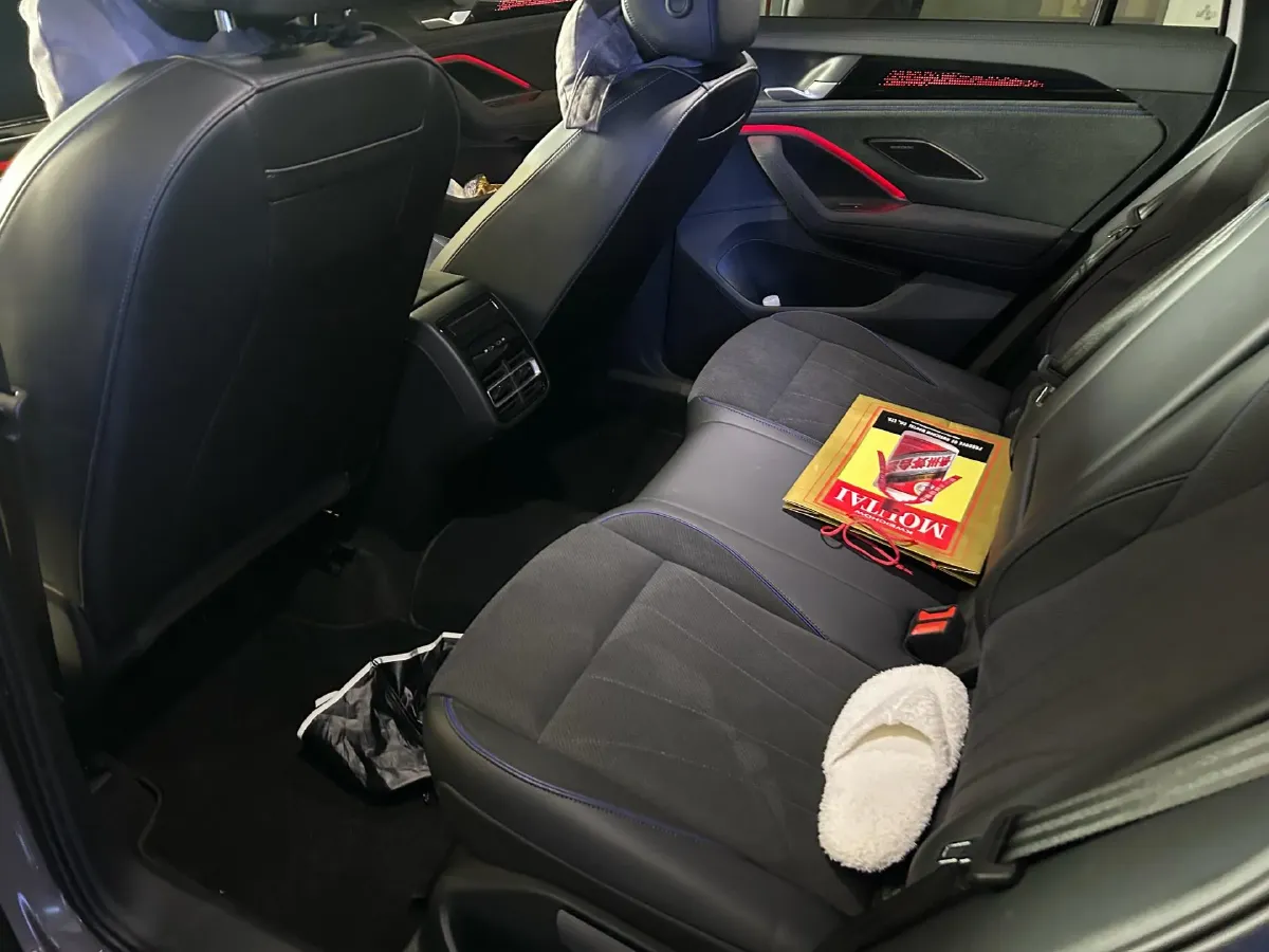 2024 Volkswagen Tiguan L 2.0T 220HP L4 7DCT,autocango,china used car exporter,china ev exporter,chinese used car exporter,chinese used ev exporter