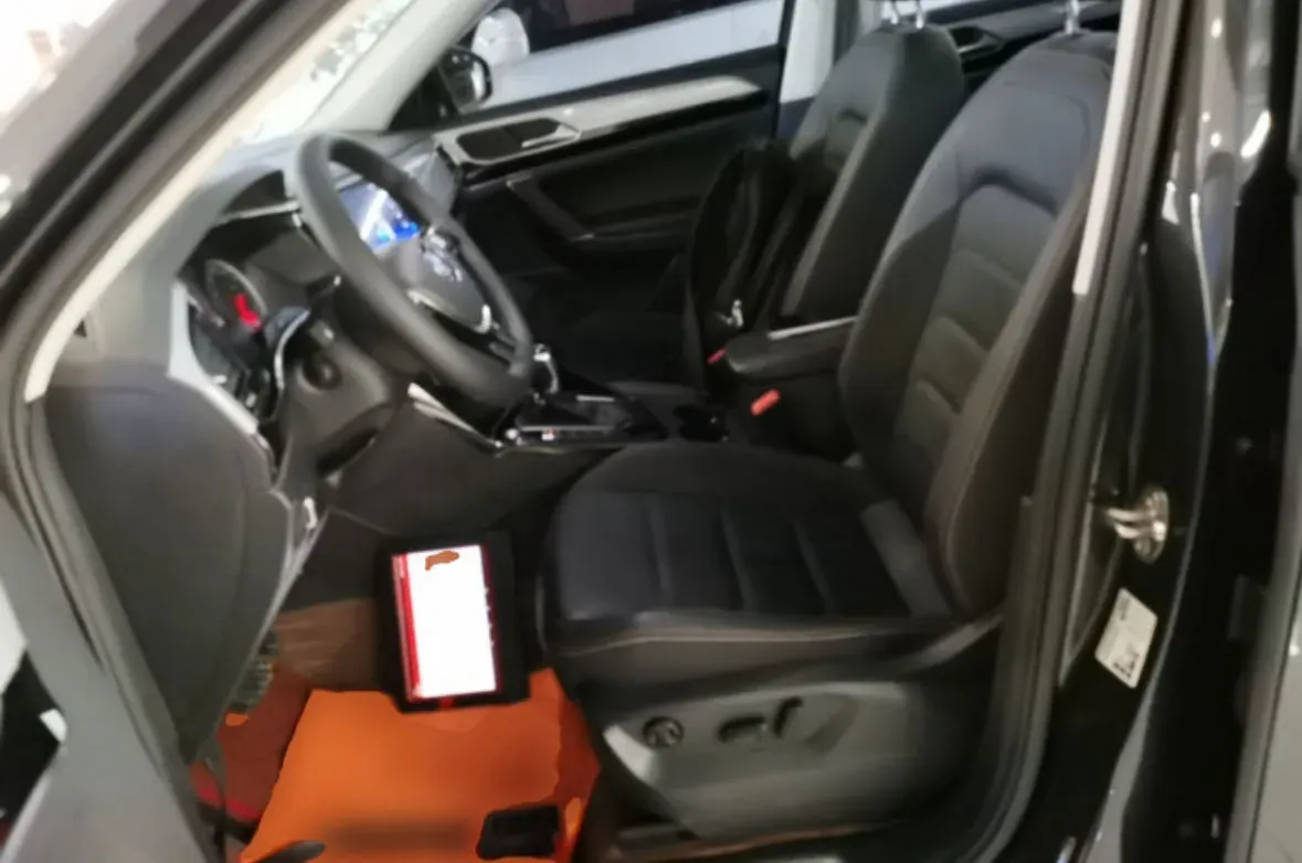 2019 Jeep Cherokee 2.0T 234HP L4 9AT,autocango,china used car exporter,china ev exporter,chinese used car exporter,chinese used ev exporter