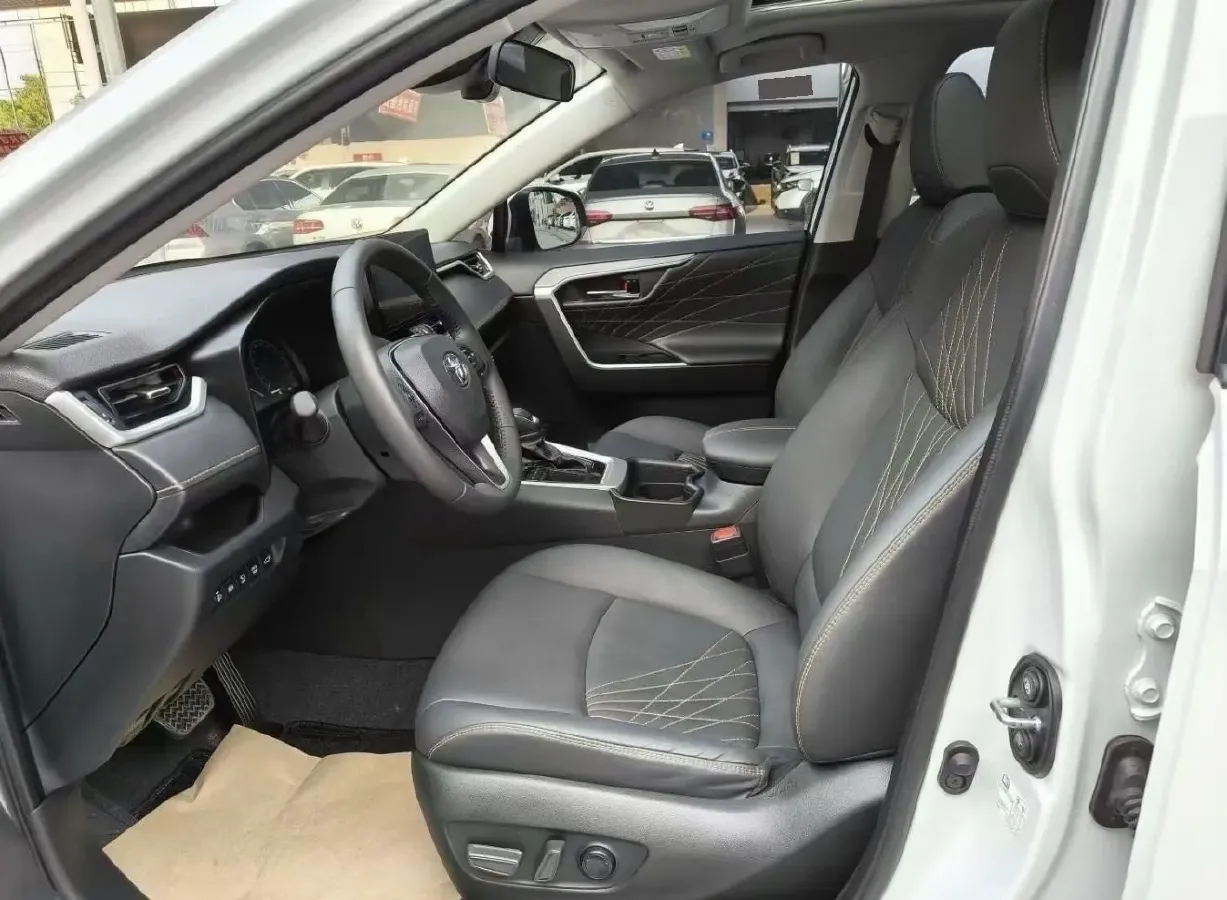 2024 Toyota RAV4 2.0L 171HP L4 CVT,autocango,china used car exporter,china ev exporter,chinese used car exporter,chinese used ev exporter