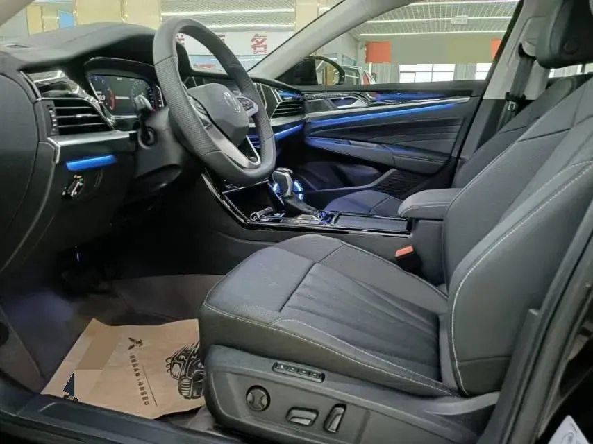 2025 Volkswagen Passat 2.0T 220HP L4 7DCT,autocango,china used car exporter,china ev exporter,chinese used car exporter,chinese used ev exporter