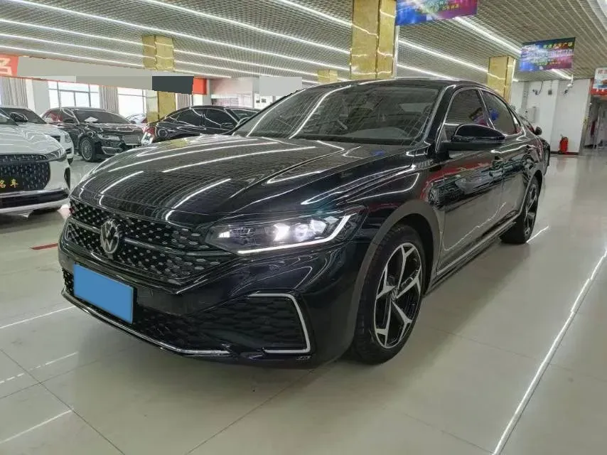 2025 Volkswagen Passat 2.0T 220HP L4 7DCT,autocango,china used car exporter,china ev exporter,chinese used car exporter,chinese used ev exporter