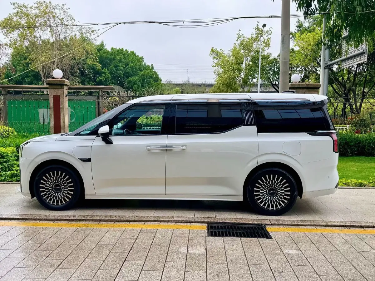 2022 Zeekr 009 BEV 116KWH,autocango,china used car exporter,china ev exporter,chinese used car exporter,chinese used ev exporter