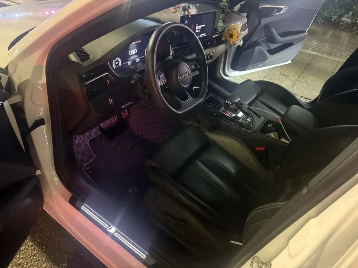 2023 Audi A4L 2.0T 190HP L4 7DCT,autocango,china used car exporter,china ev exporter,chinese used car exporter,chinese used ev exporter