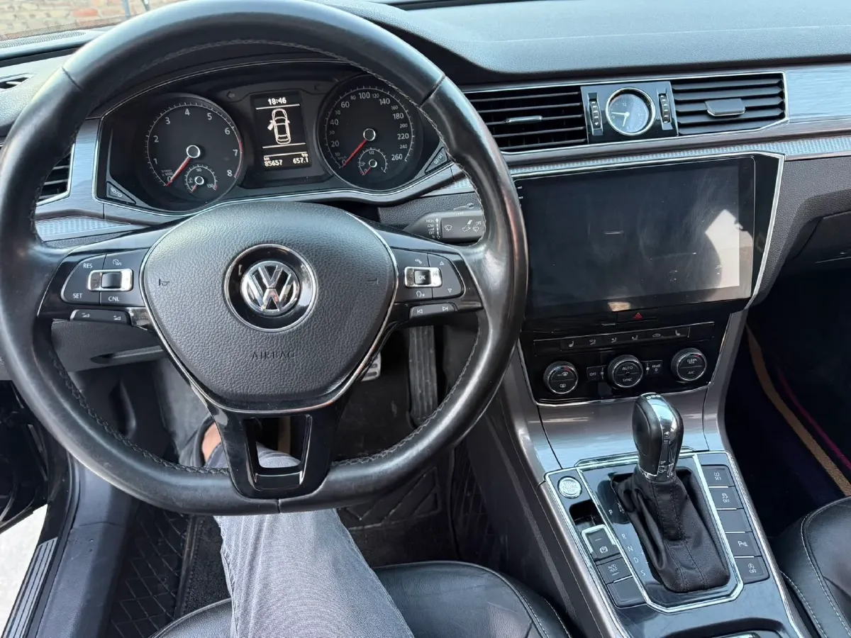 2017 Volkswagen Passat 1.8T 180HP L4 7DCT,autocango,china used car exporter,china ev exporter,chinese used car exporter,chinese used ev exporter