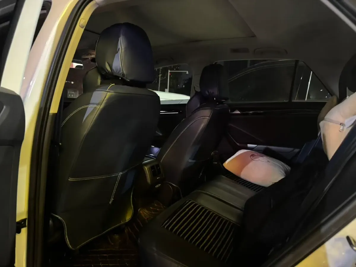 2021 Volkswagen T-Roc 1.4T 150HP L4 7DCT,autocango,china used car exporter,china ev exporter,chinese used car exporter,chinese used ev exporter