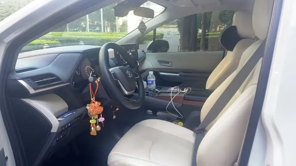 2024 Toyota Sienna 2.5L 189HP L4 E-CVT Hybrid,autocango,china used car exporter,china ev exporter,chinese used car exporter,chinese used ev exporter