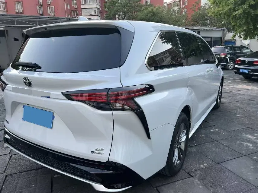 2024 Toyota Sienna 2.5L 189HP L4 E-CVT Hybrid,autocango,china used car exporter,china ev exporter,chinese used car exporter,chinese used ev exporter