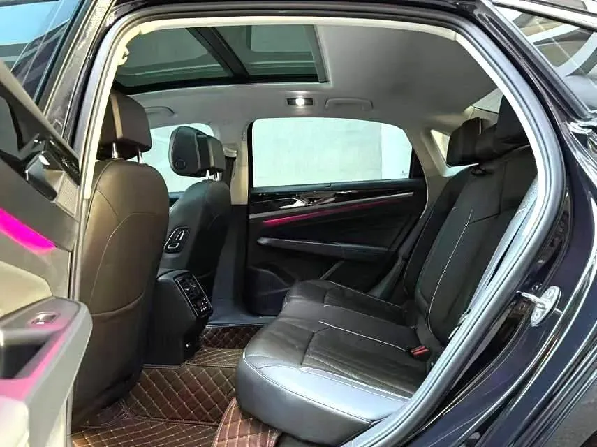 2022 Xpeng P7 BEV 60.2KWH,autocango,china used car exporter,china ev exporter,chinese used car exporter,chinese used ev exporter