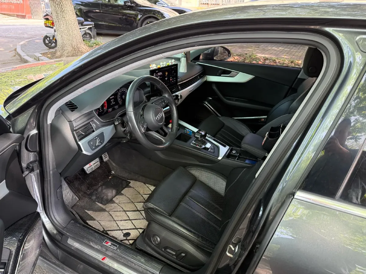 2020 Audi A4L 2.0T 190HP L4 7DCT,autocango,china used car exporter,china ev exporter,chinese used car exporter,chinese used ev exporter