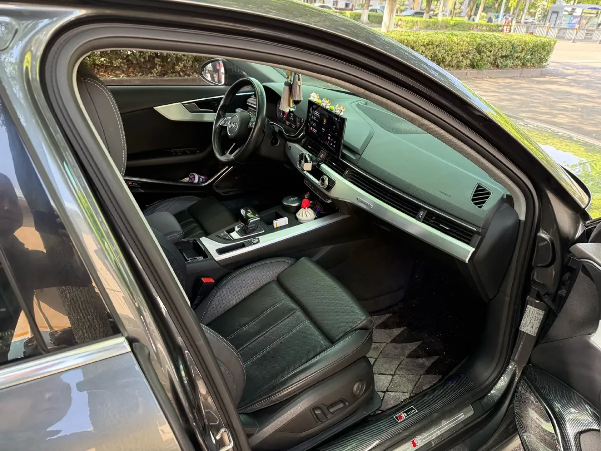 2020 Audi A4L 2.0T 190HP L4 7DCT,autocango,china used car exporter,china ev exporter,chinese used car exporter,chinese used ev exporter