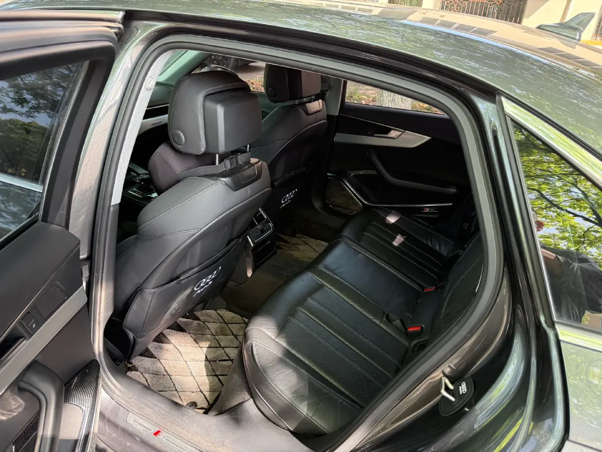 2020 Audi A4L 2.0T 190HP L4 7DCT,autocango,china used car exporter,china ev exporter,chinese used car exporter,chinese used ev exporter